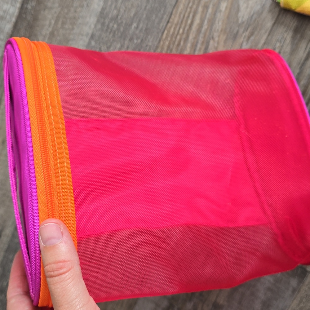 Clinique Make-Up Bags- Set Of Two - Picture 2 of 5